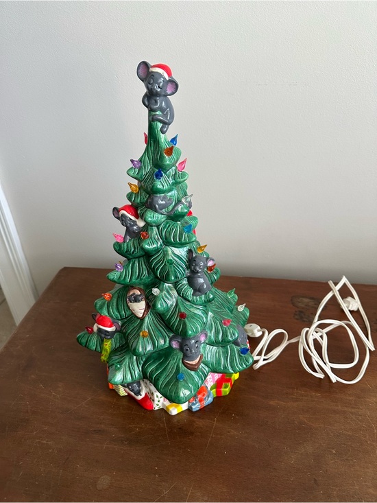 Other - Vintage ceramic painted Christmas tree light rare with mice